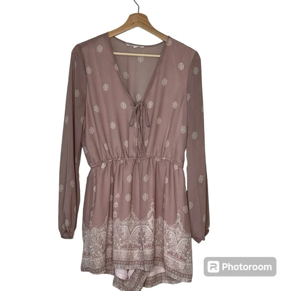 Love Tree Blush Pink Romper Size L long sleeve Paisley detail summer date night - Picture 2 of 16